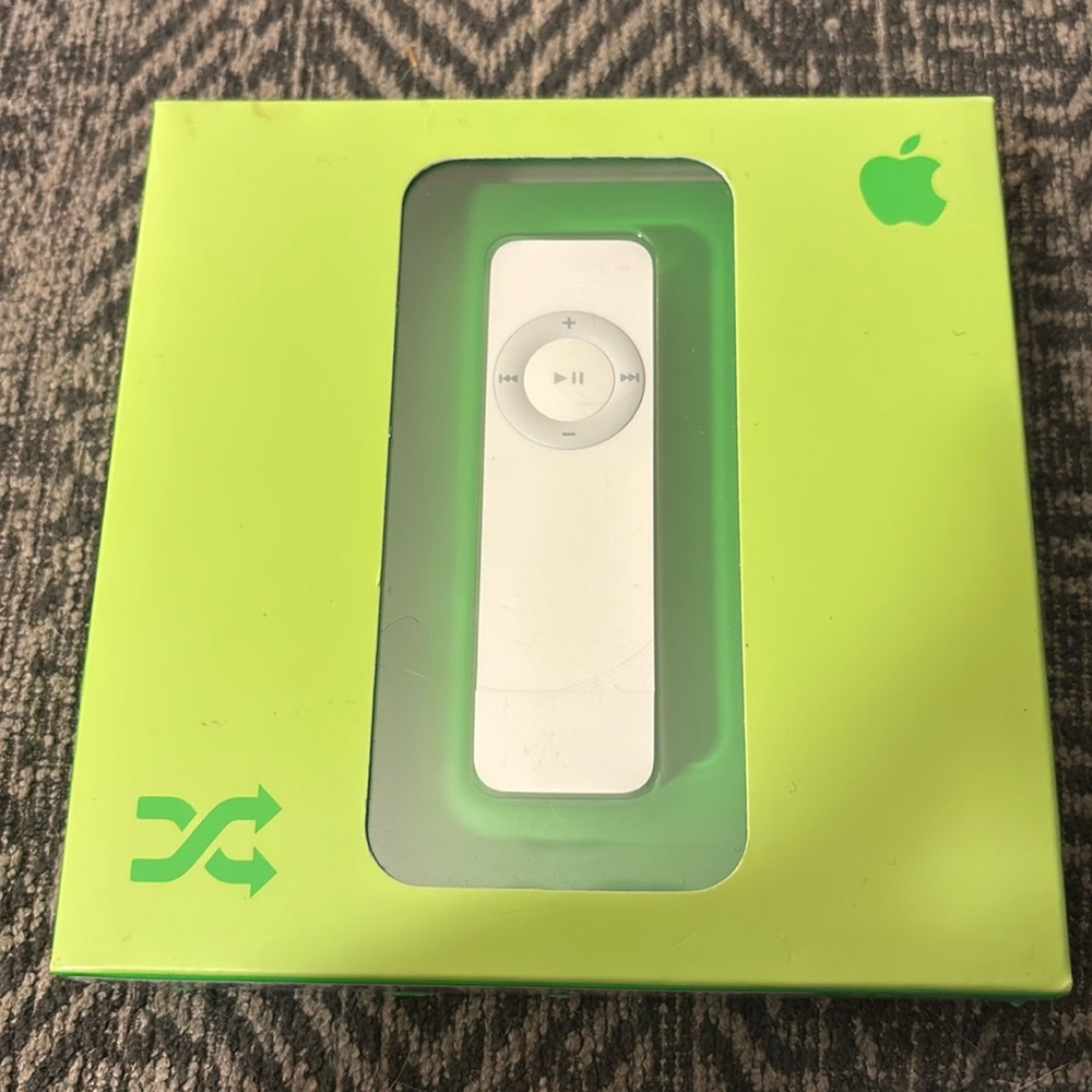 APPLE IPOD SHUFFLE (512 MB) 1st Generation White In Box M9724LL/A - NEW